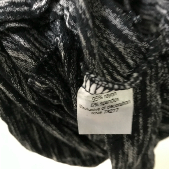 Apt 9 Black Pullover Rayon/Spandex Top Size 2X EUC - Picture 4 of 4